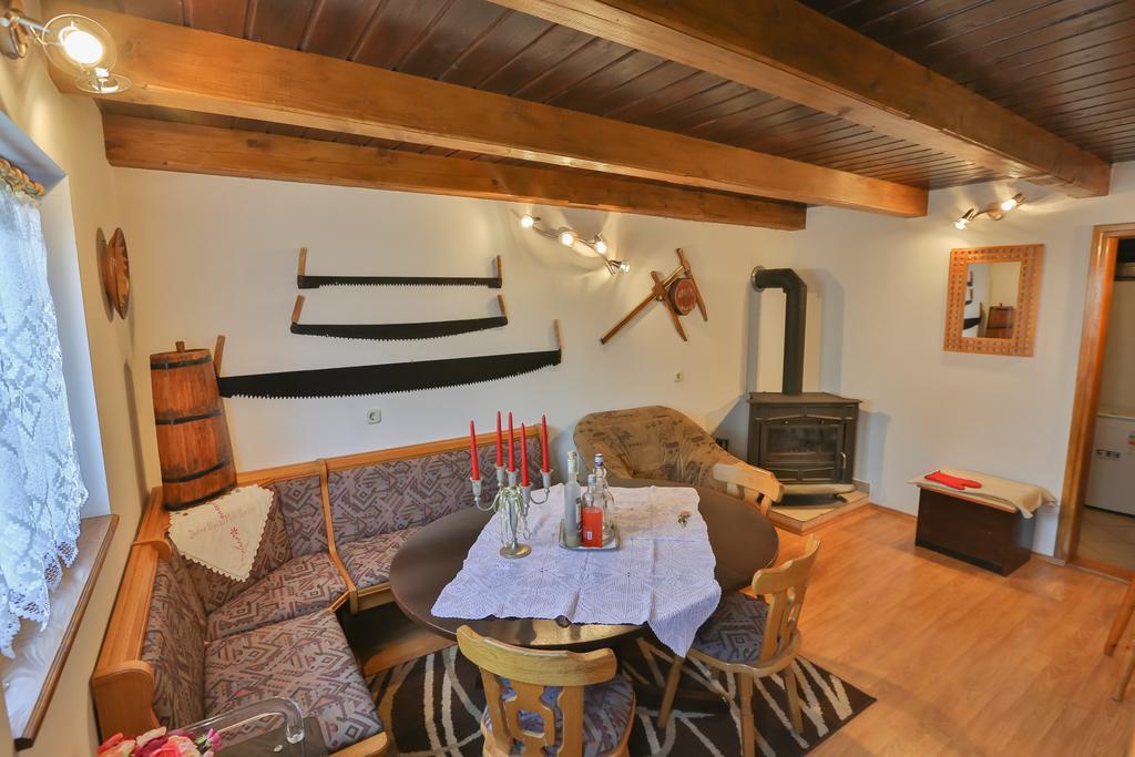 Holiday Home Trzan โยซิปโดล ภายนอก รูปภาพ