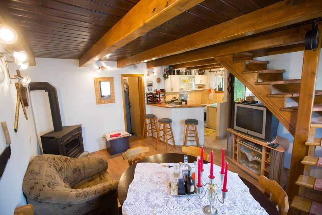 Holiday Home Trzan โยซิปโดล ภายนอก รูปภาพ