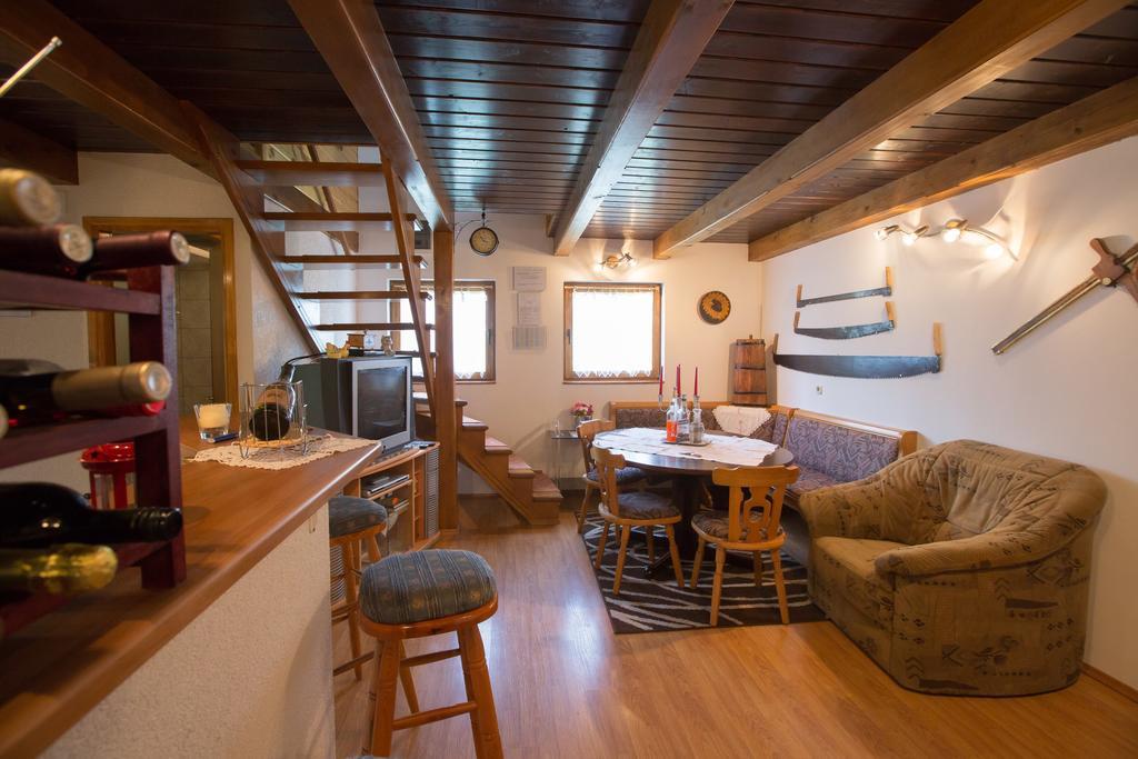 Holiday Home Trzan โยซิปโดล ภายนอก รูปภาพ