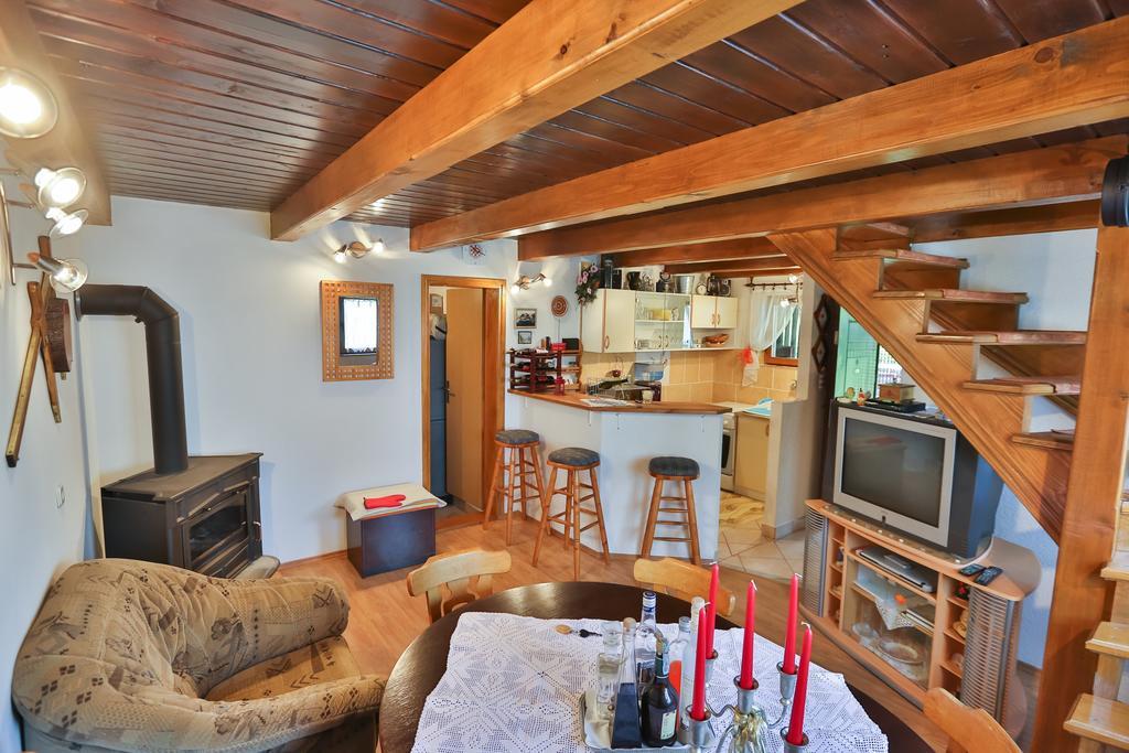 Holiday Home Trzan โยซิปโดล ภายนอก รูปภาพ